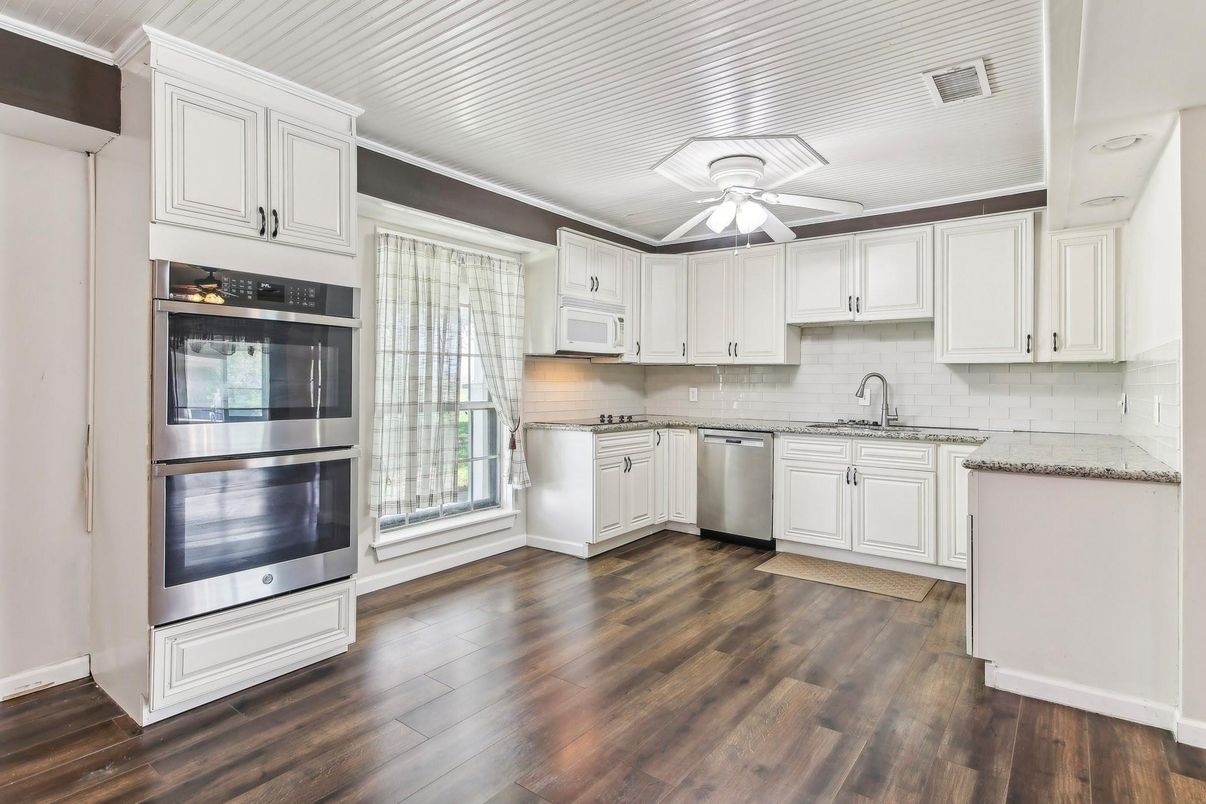 Interior, Kitchen, Stainless Steel Appliances, Wood Texture Flooring