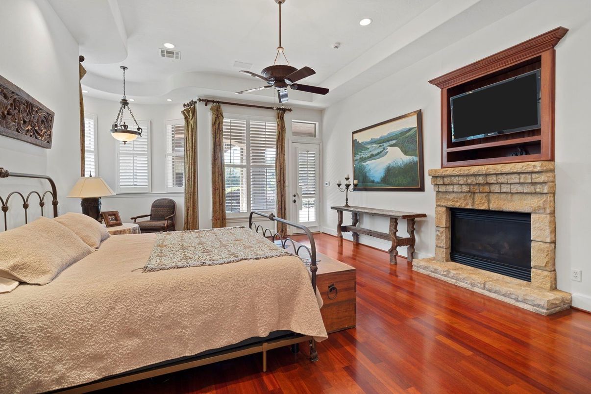 Bedroom, Fireplace, Interior, Pendant Lights, Recessed Lighting, Wood Texture Flooring