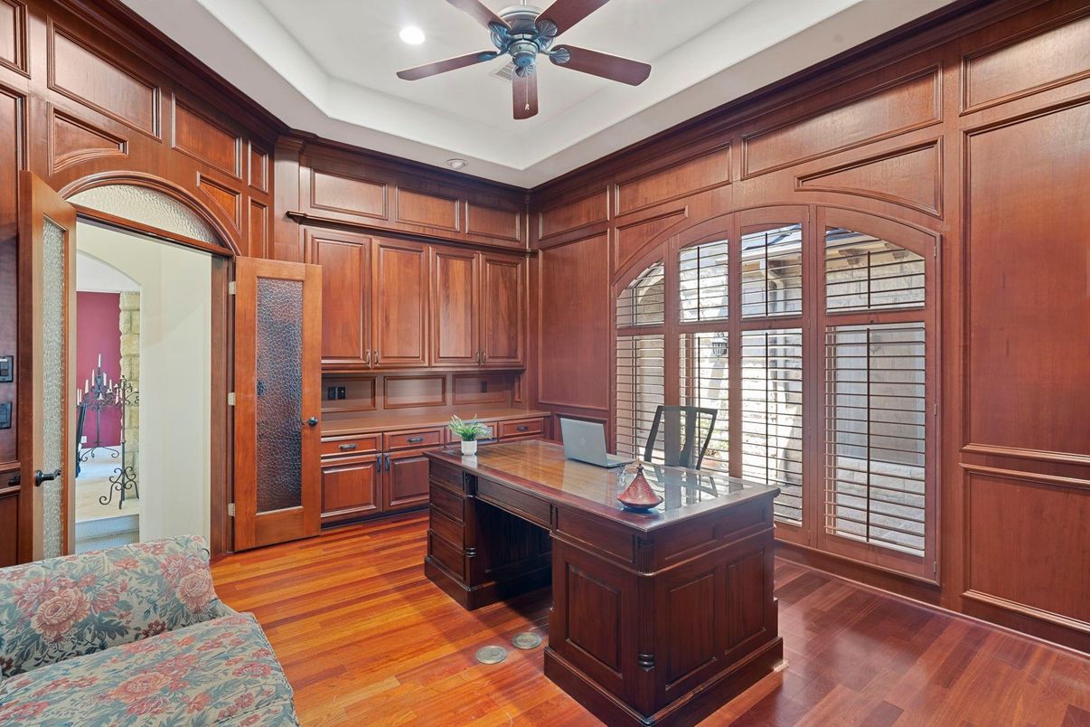 Home Office, Interior, Recessed Lighting, Wood Texture Flooring