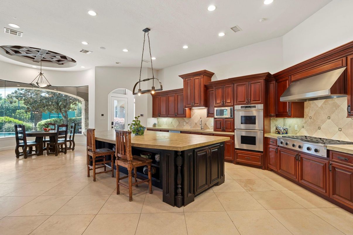 Dining room, Interior, Kitchen, Pendant Lights, Recessed Lighting, Stainless Steel Appliances
