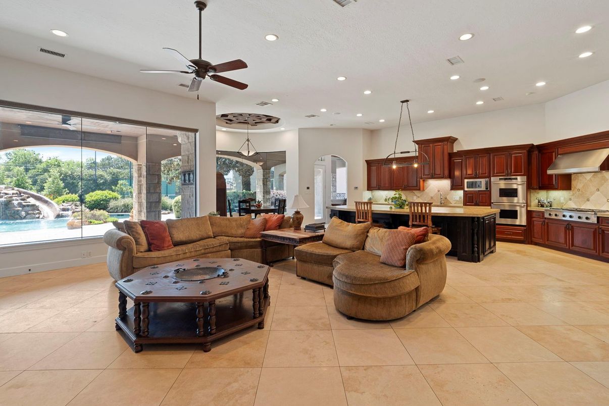 Interior, Kitchen, Living room, Pendant Lights, Recessed Lighting, Stainless Steel Appliances