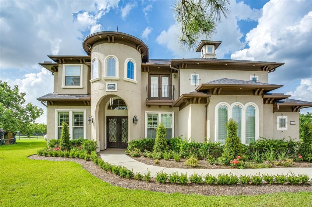 Backyard, Exterior, Facade, Mediterranean