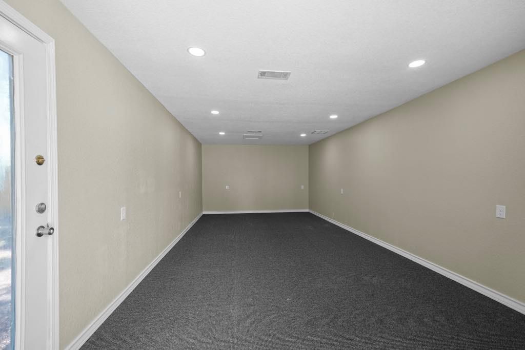 Empty room, Interior, Recessed Lighting