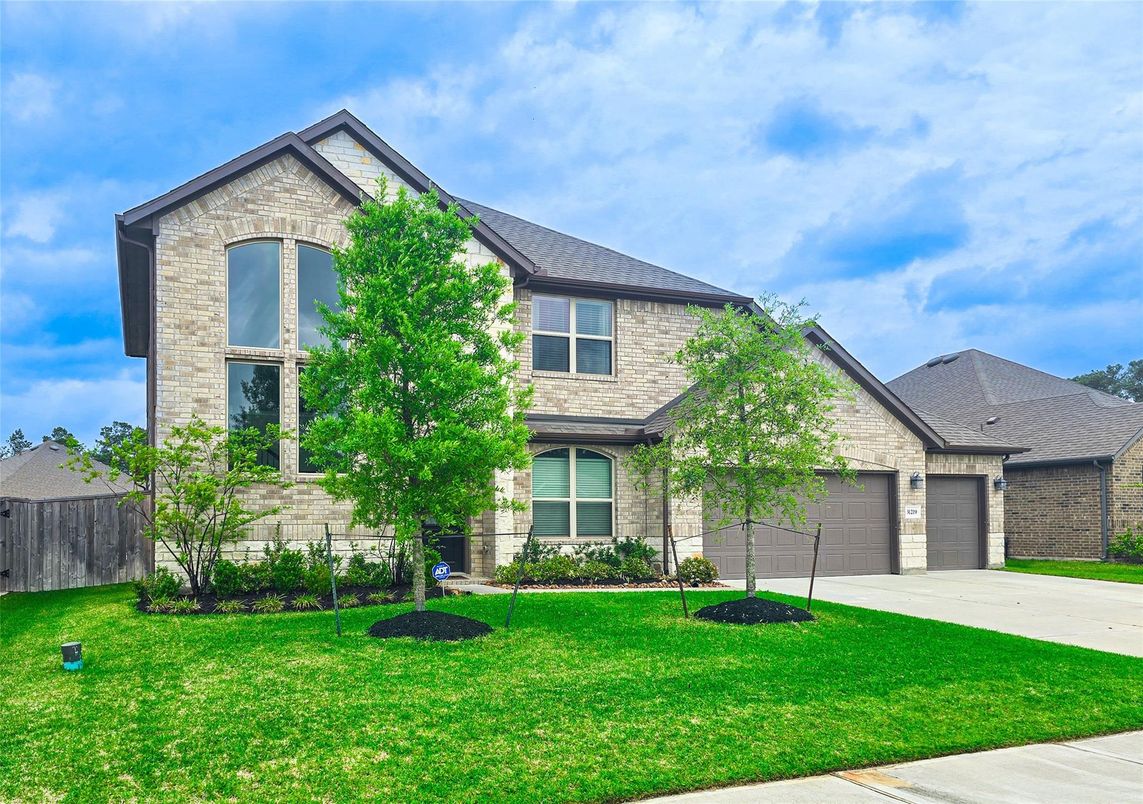 Attached, Exterior, Facade, Brick Facade, Brick Traditional