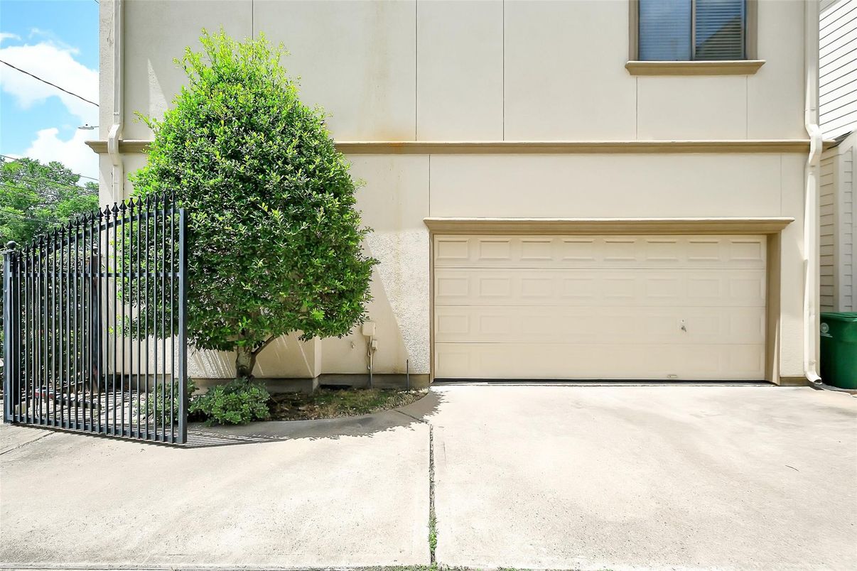 Detached Garage, Exterior