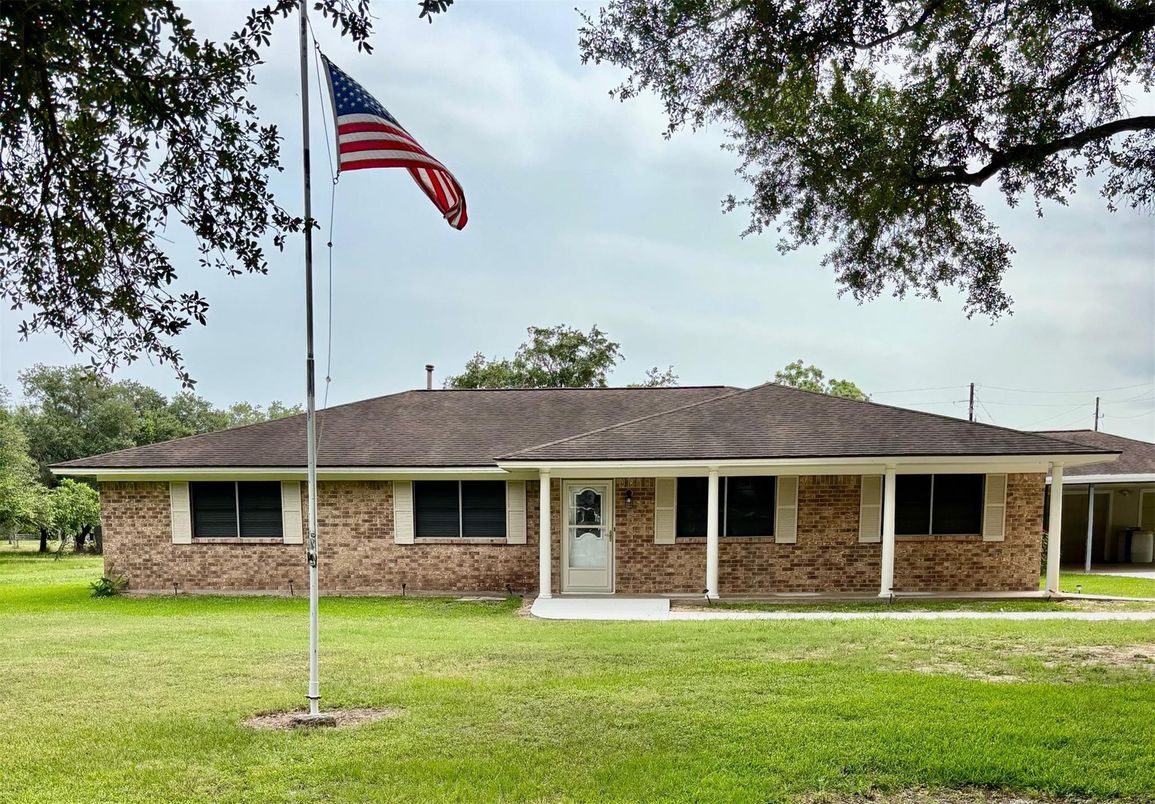 Exterior, Facade, Brick Facade, Ranch