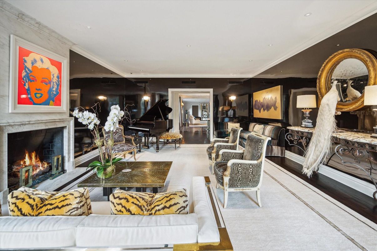 Fireplace, Interior, Living room, Piano, Recessed Lighting