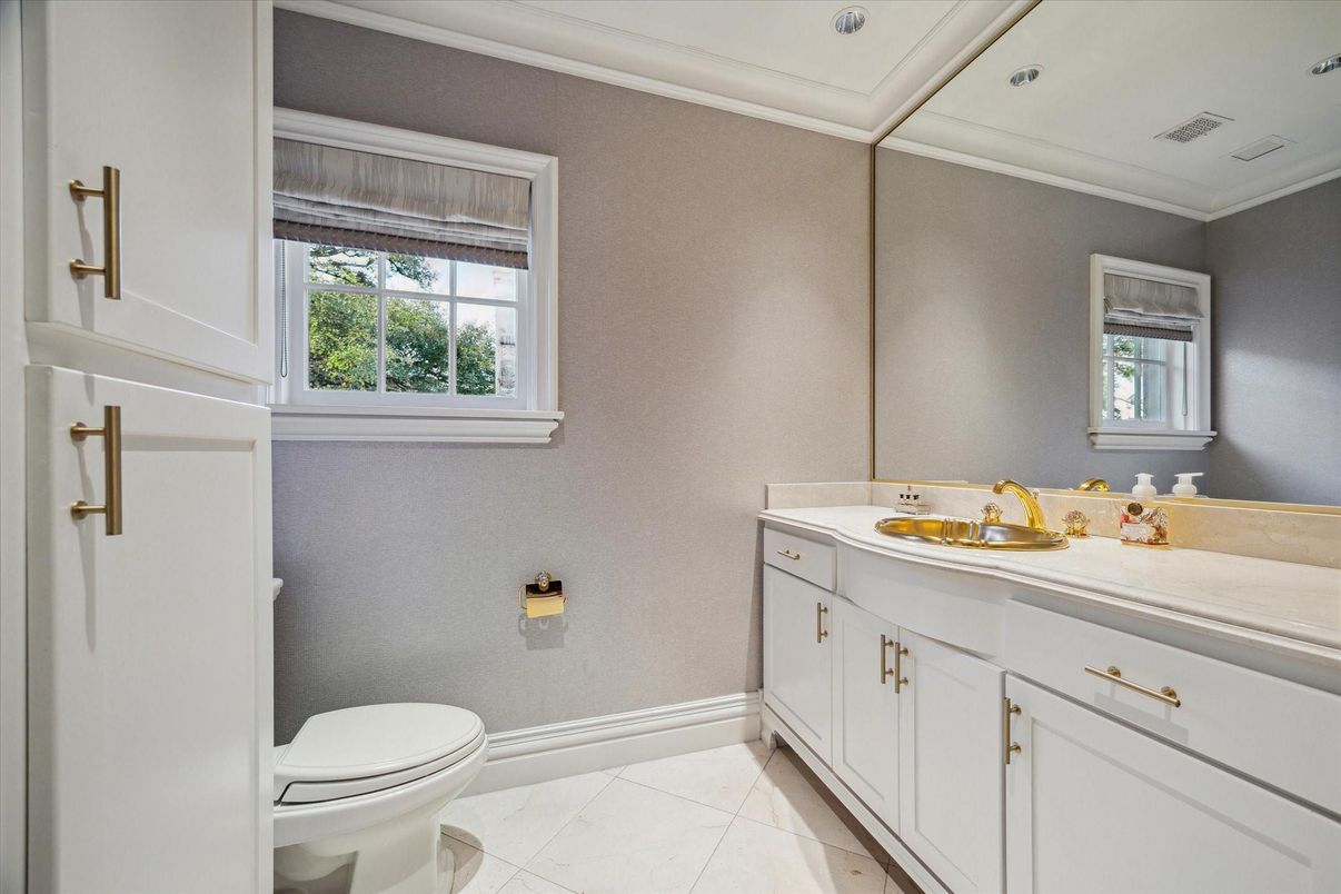Bathroom, Interior, Recessed Lighting