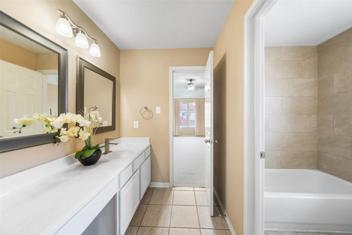 Bathroom, Dual Sink Vanities, Interior