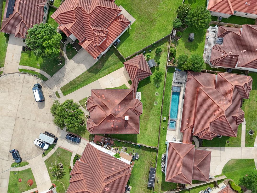 Exterior, Drone