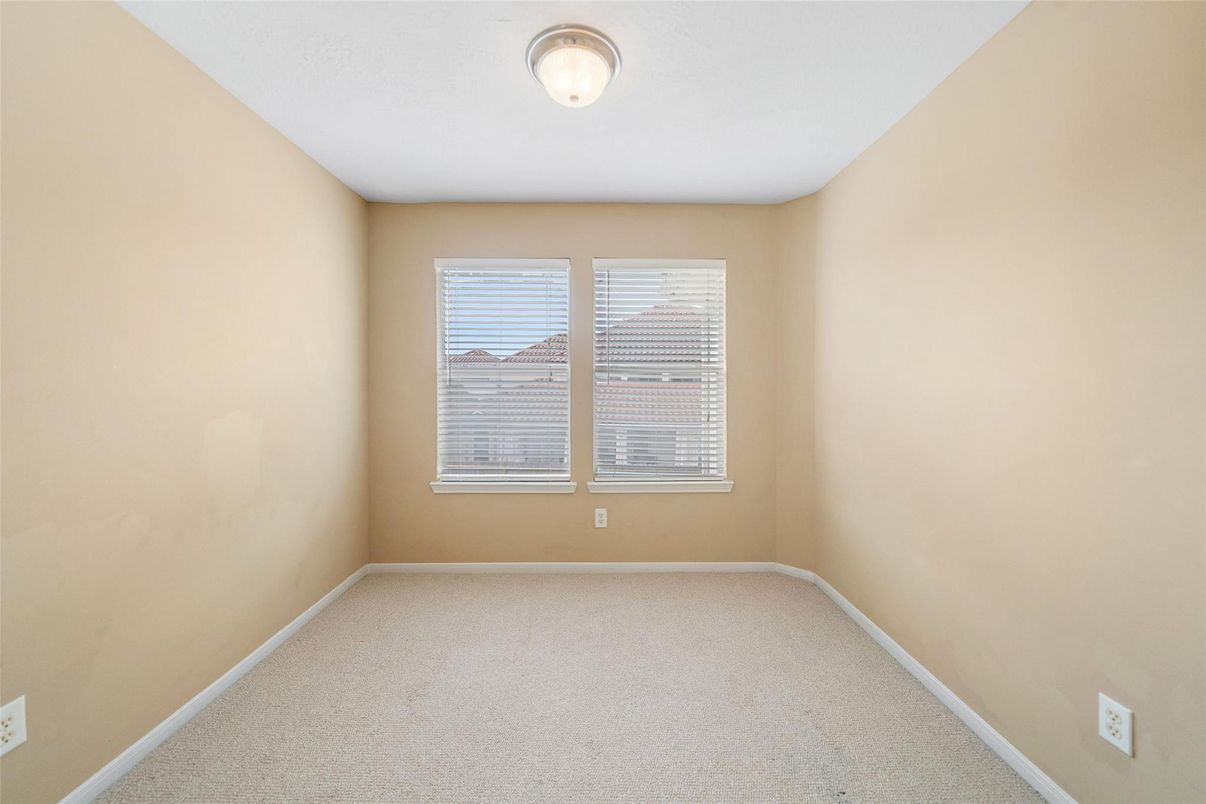 Empty room, Interior