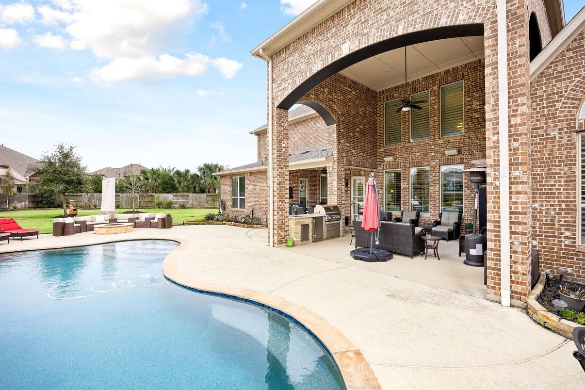 Exterior, Pool