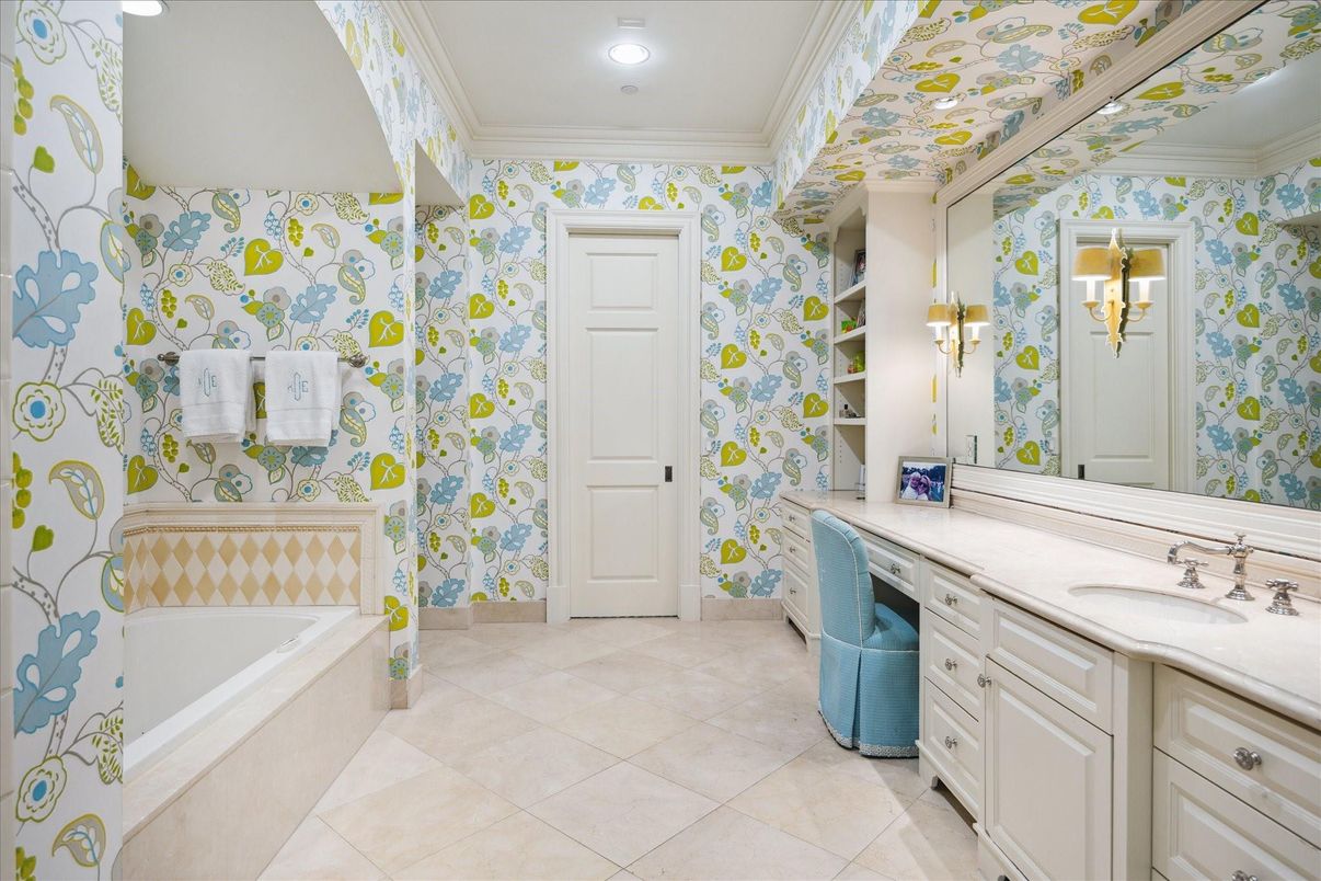 Bathroom, Interior, Recessed Lighting