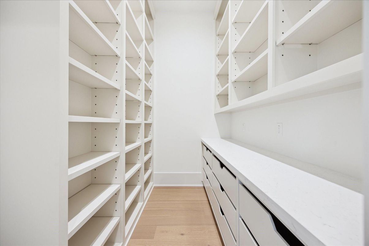 Interior, Walk-in Closets, Wood Texture Flooring