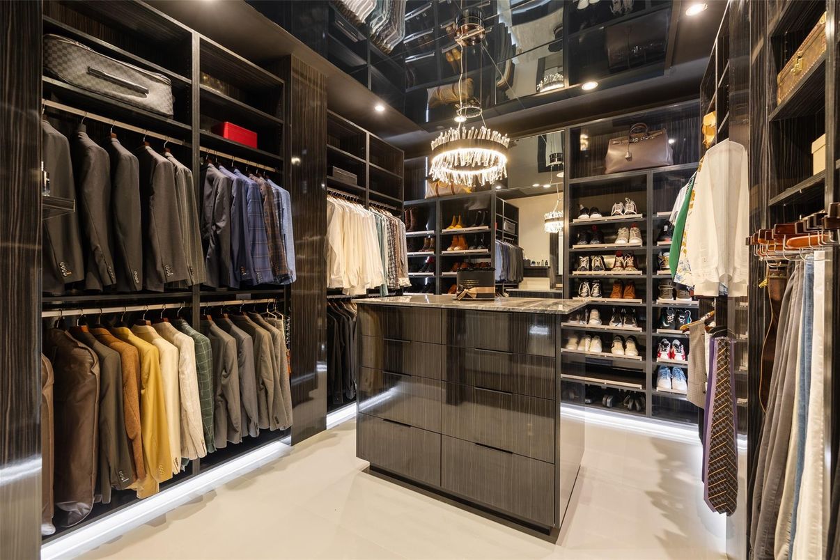 Interior, Recessed Lighting, Walk-in Closets