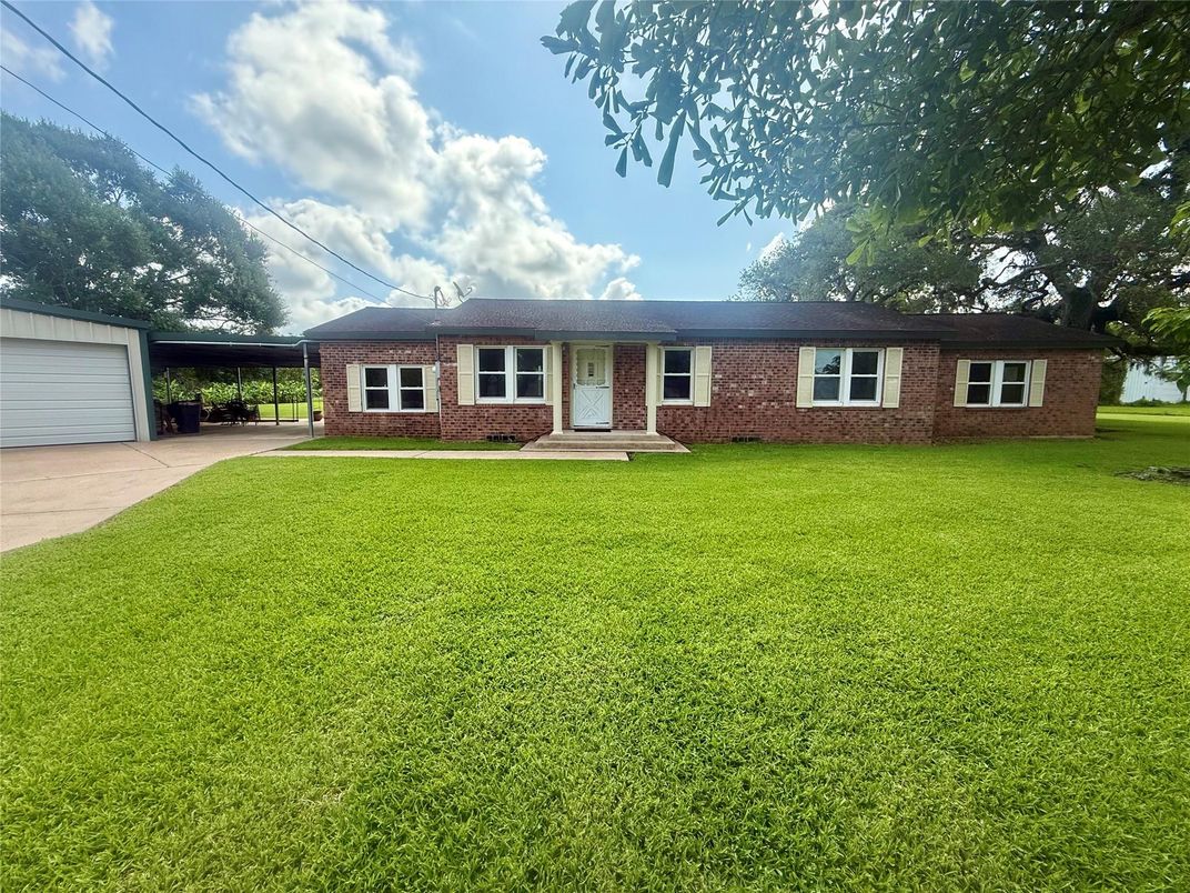 Attached, Backyard, Exterior, Facade, Brick Facade, Cape Cod