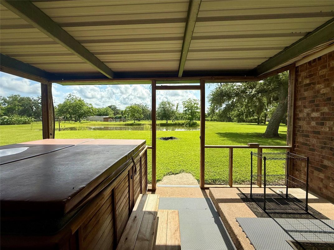 Exterior, Hot Tub