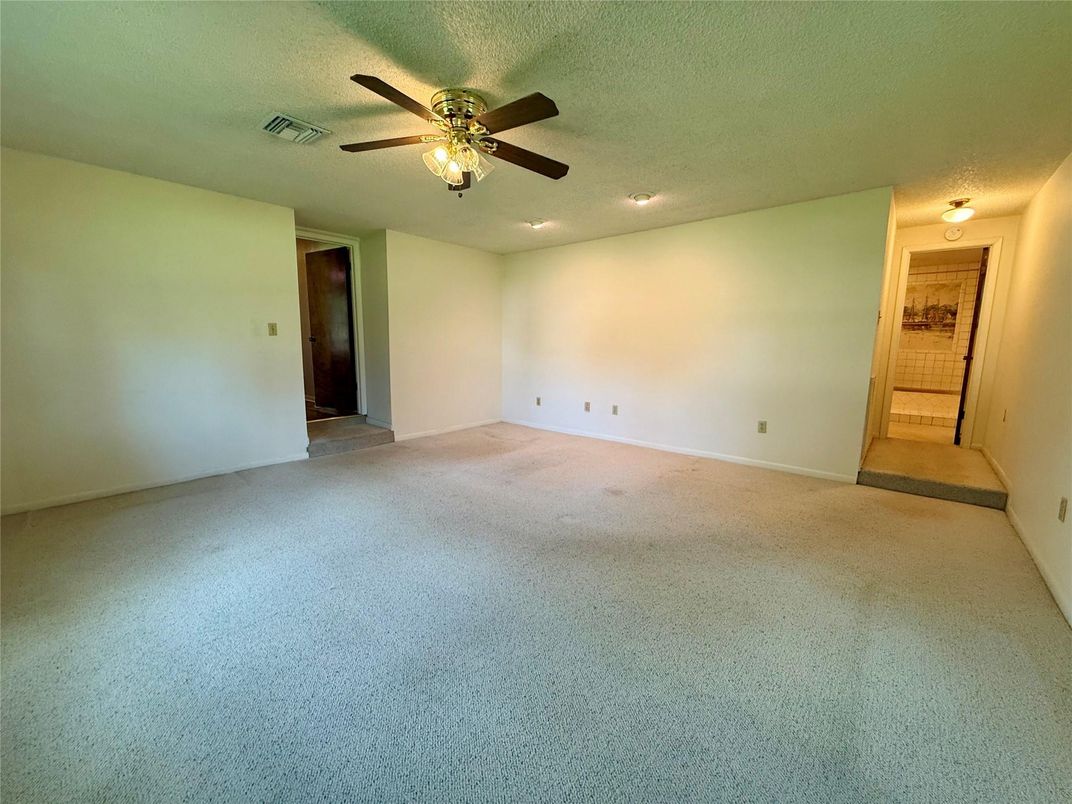 Empty room, Interior, Recessed Lighting