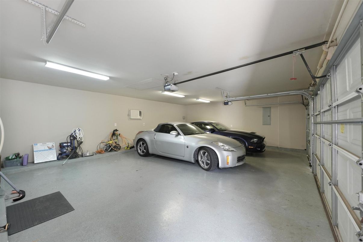 Garage, Interior