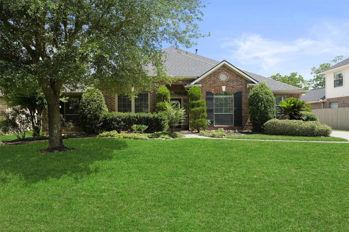 Exterior, Facade, Brick Facade, Brick Traditional