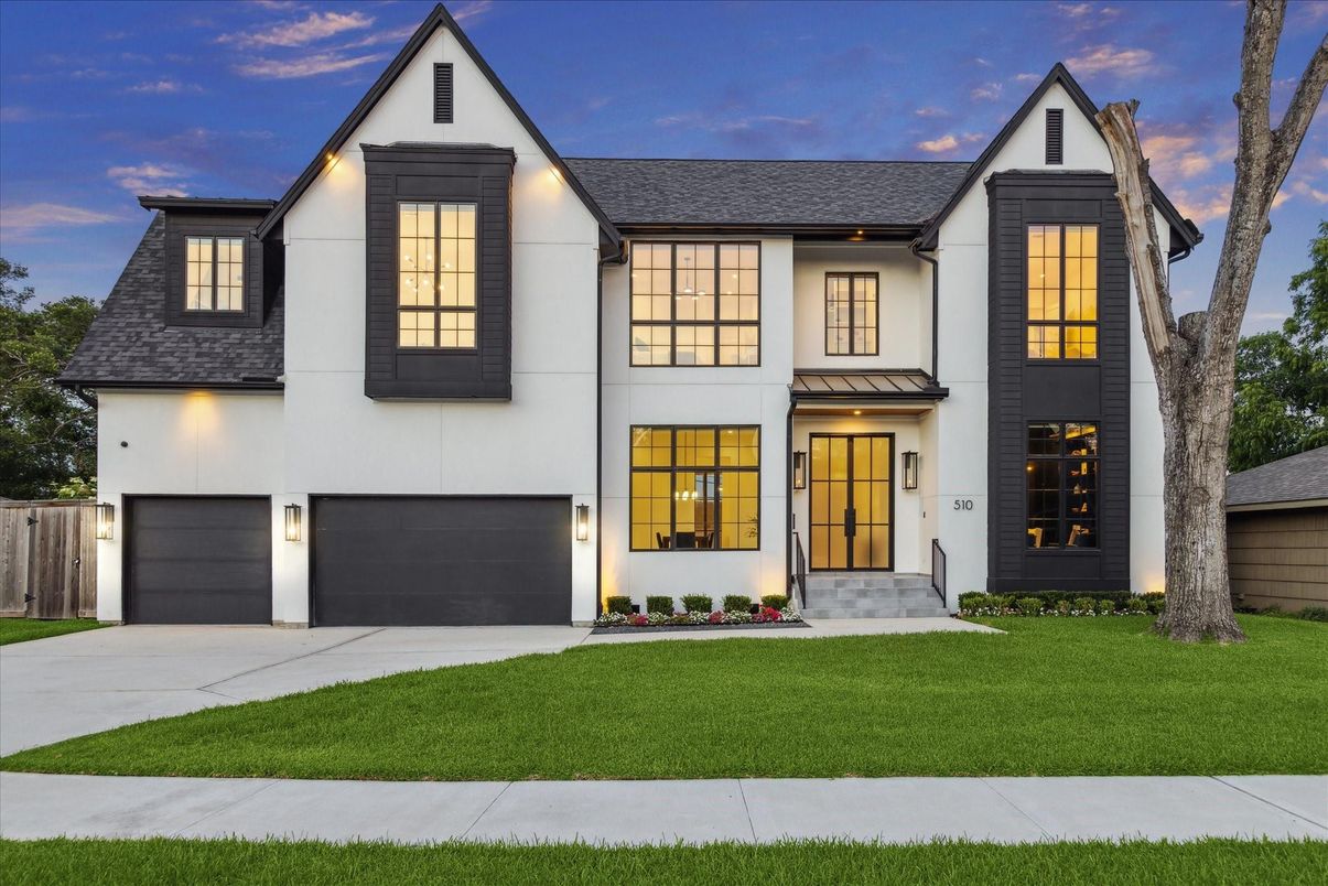 Attached, Exterior, Facade, Farmhouse