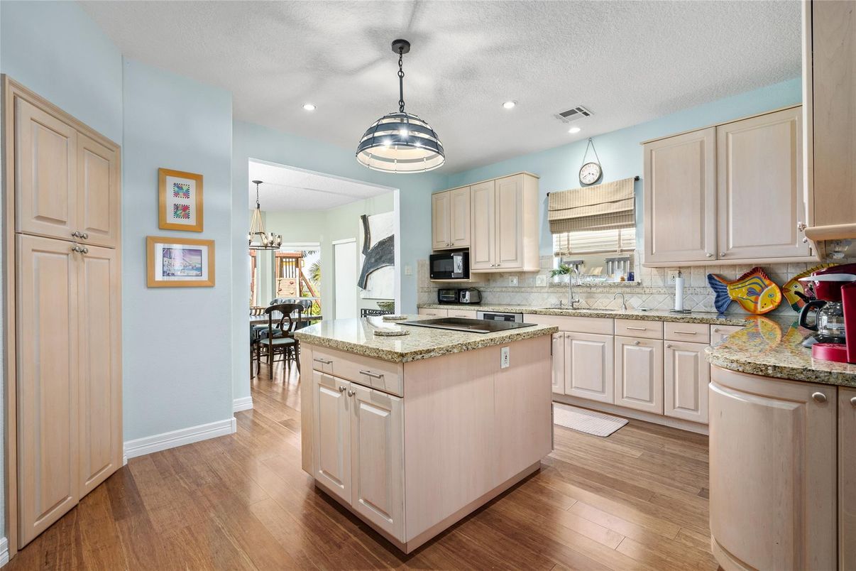 Dining room, Interior, Kitchen, Pendant Lights, Recessed Lighting, Wood Texture Flooring
