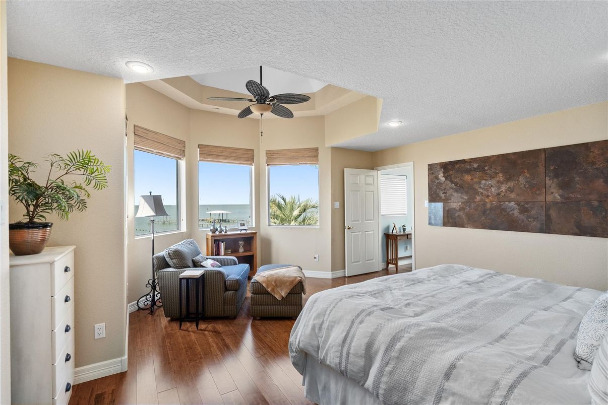 Bedroom, Interior, Recessed Lighting, Water, Wood Texture Flooring