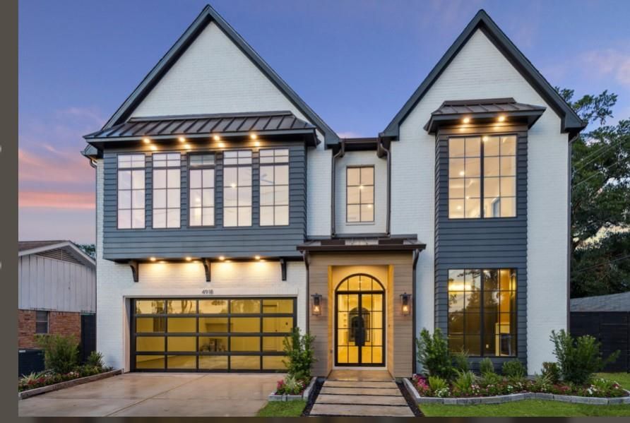 Attached, Exterior, Facade, Farmhouse