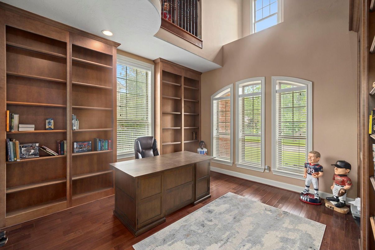 Home Office, Interior, Recessed Lighting, Wood Texture Flooring