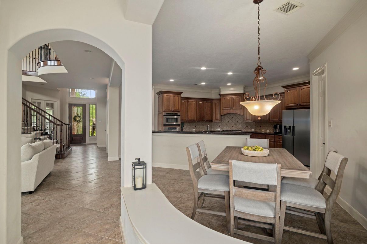Dining room, Interior, Kitchen, Pendant Lights, Recessed Lighting, Stainless Steel Appliances