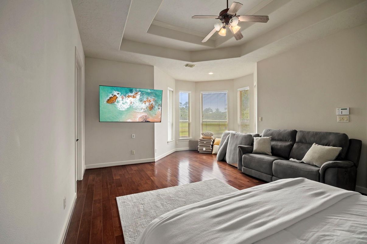 Bedroom, Interior, Living room, Recessed Lighting, Wood Texture Flooring
