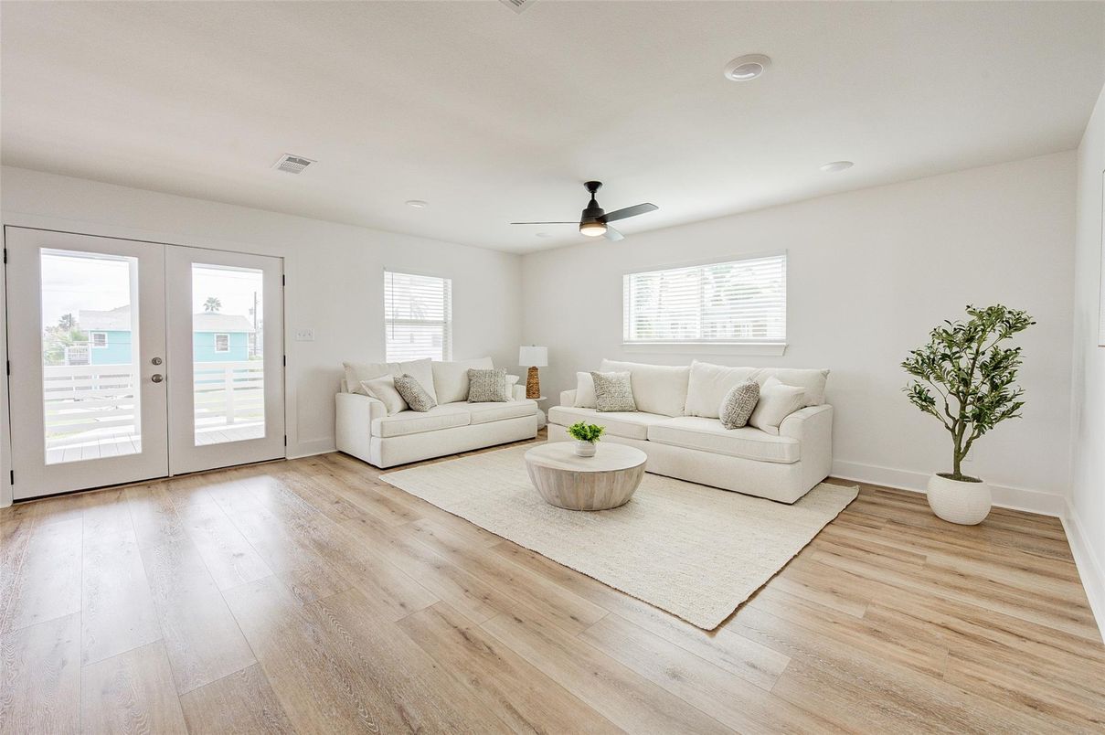 Interior, Living room, Recessed Lighting, Wood Texture Flooring