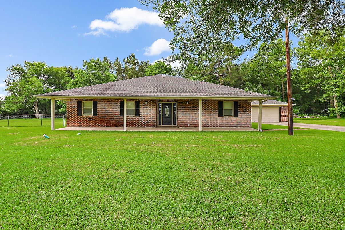 Attached, Backyard, Exterior, Facade, Brick Facade, Ranch