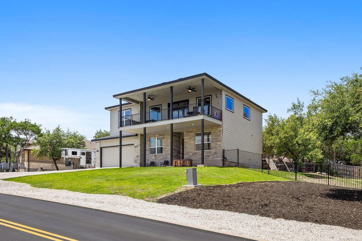 Attached, Exterior, Facade, Modern