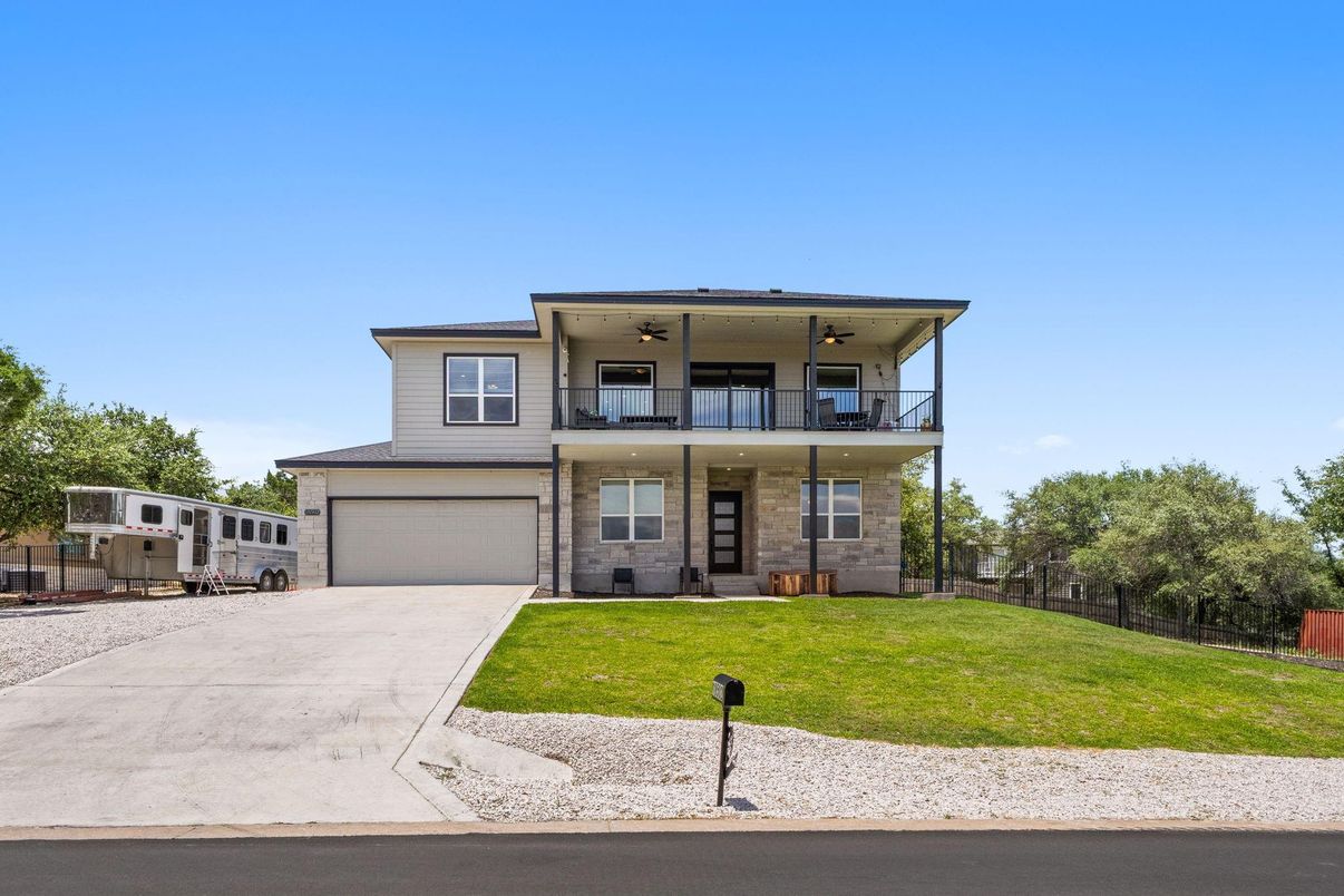 Attached, Exterior, Facade, Modern
