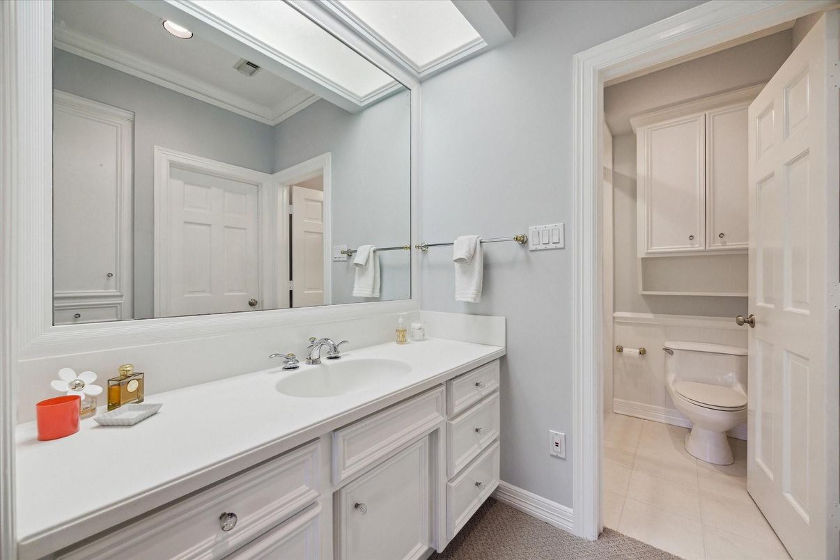Bathroom, Dual Sink Vanities, Interior, Recessed Lighting