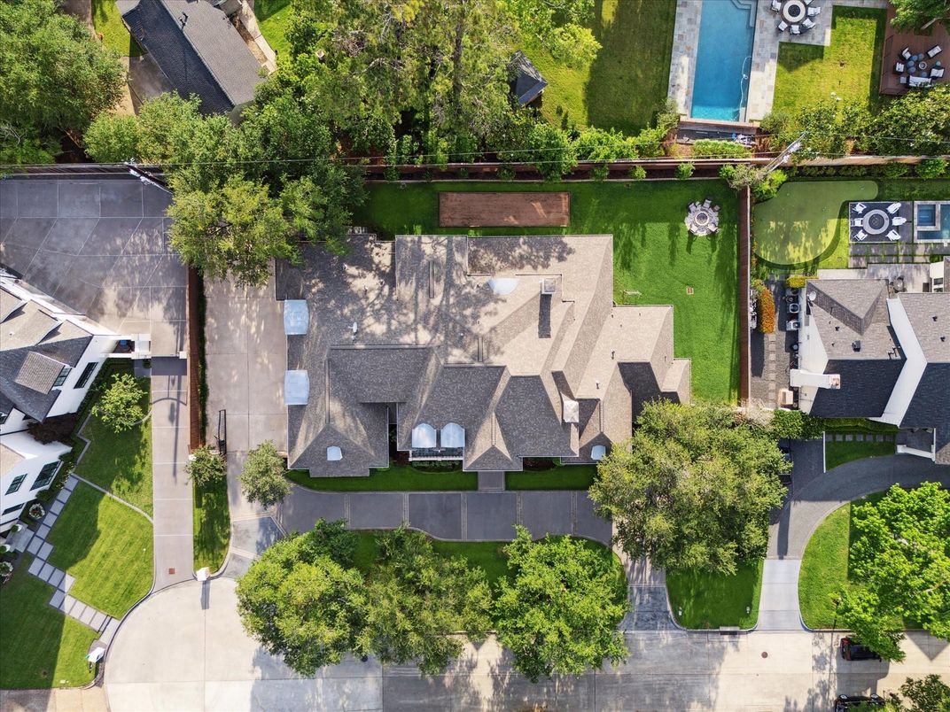 Exterior, Drone