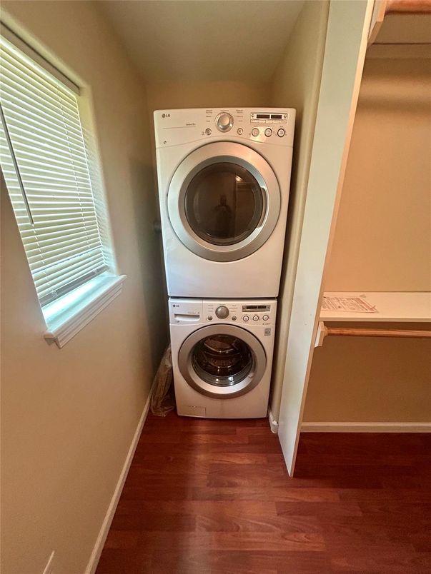 Interior, Utility Closets, Washer, Wood Texture Flooring