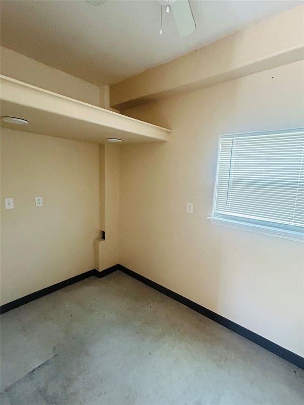 Empty room, Interior
