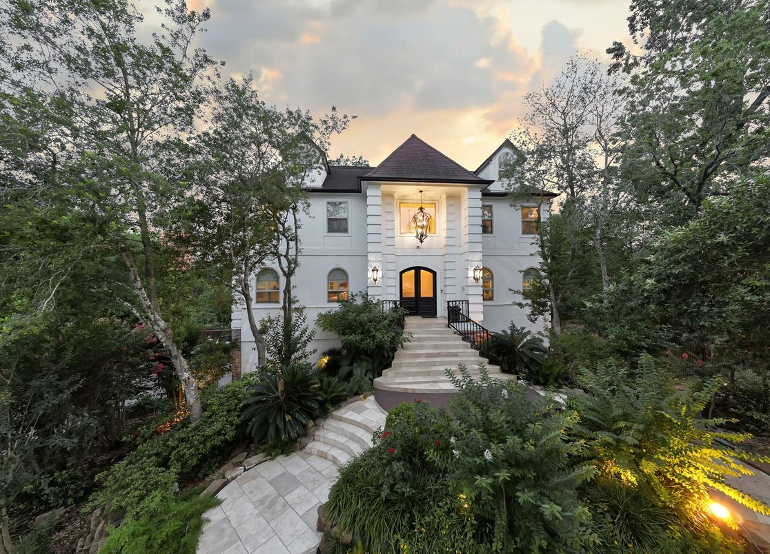 Exterior, Facade, French Provincial