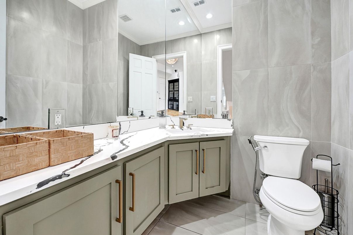 Bathroom, Interior, Recessed Lighting