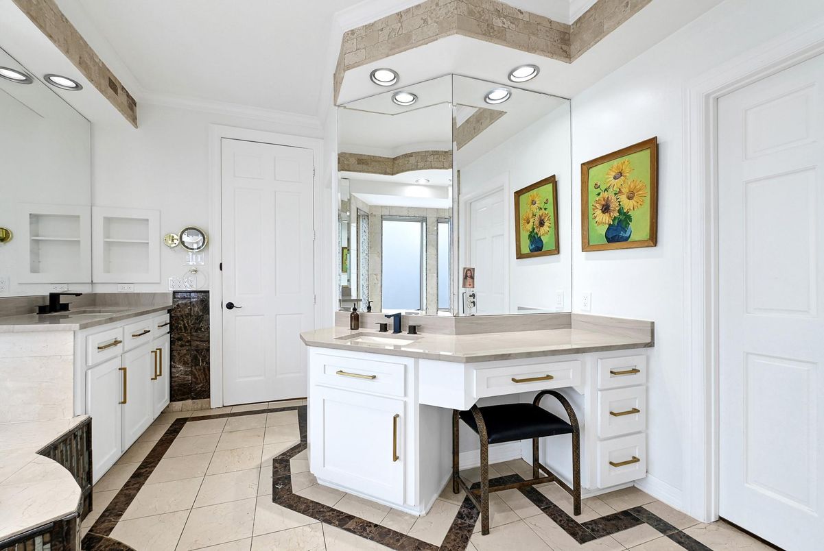 Bathroom, Interior, Recessed Lighting, Wooden Beams