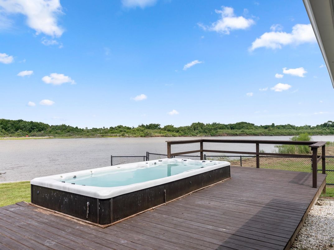 Exterior, Hot Tub, Water