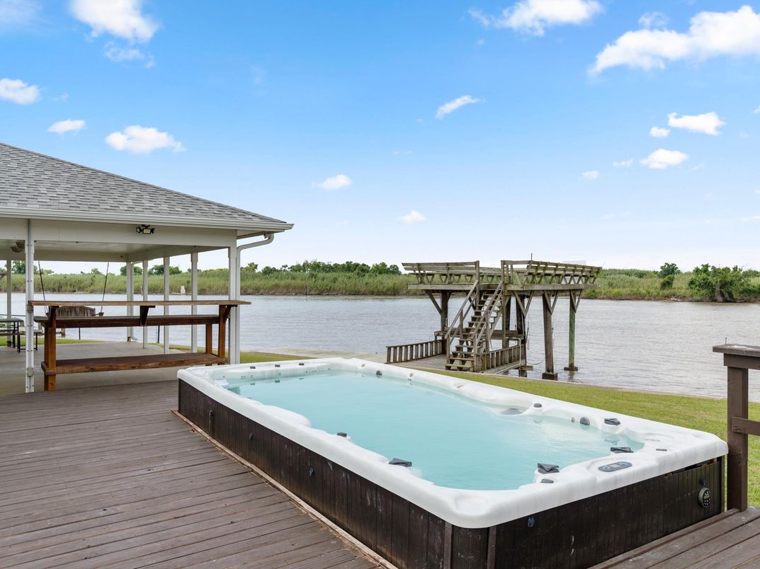 Exterior, Hot Tub, Water