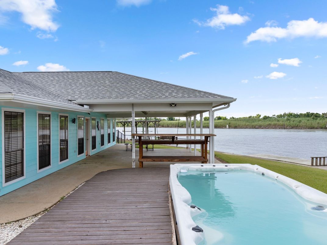 Exterior, Hot Tub, Water