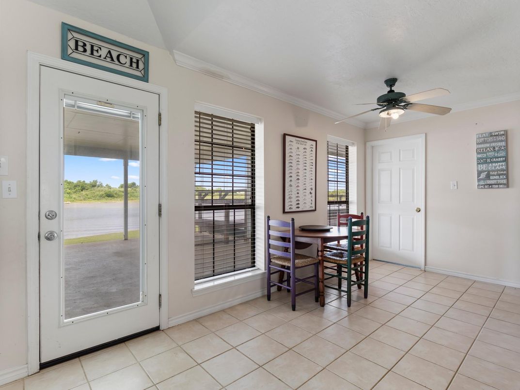 Dining room, Interior, Water