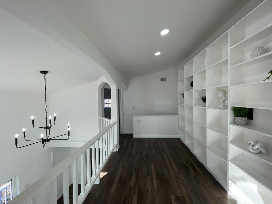 Chandelier, Interior, Pendant Lights, Recessed Lighting, Walk-in Closets, Wood Texture Flooring