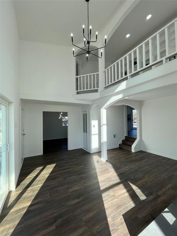 Interior, Pendant Lights, Recessed Lighting, Wood Texture Flooring