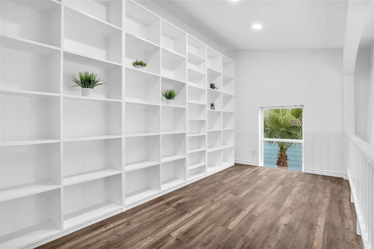 Interior, Recessed Lighting, Walk-in Closets, Wood Texture Flooring