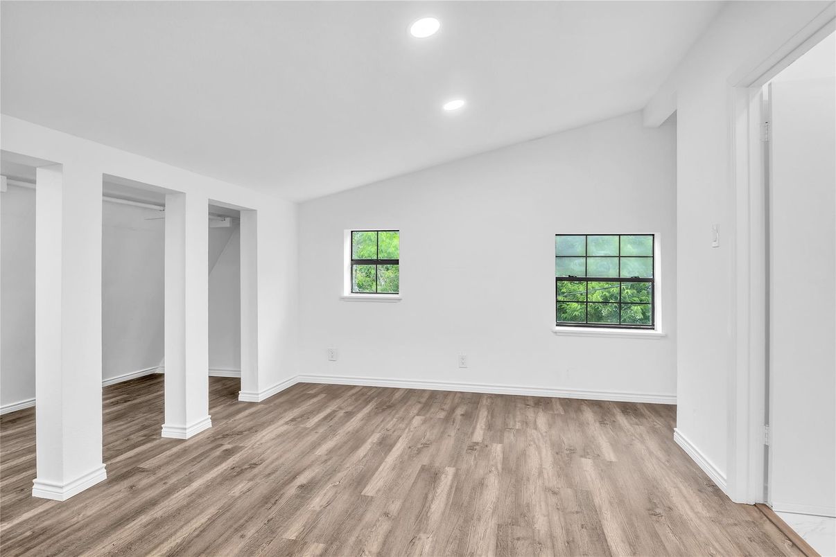Empty room, Interior, Recessed Lighting, Wood Texture Flooring